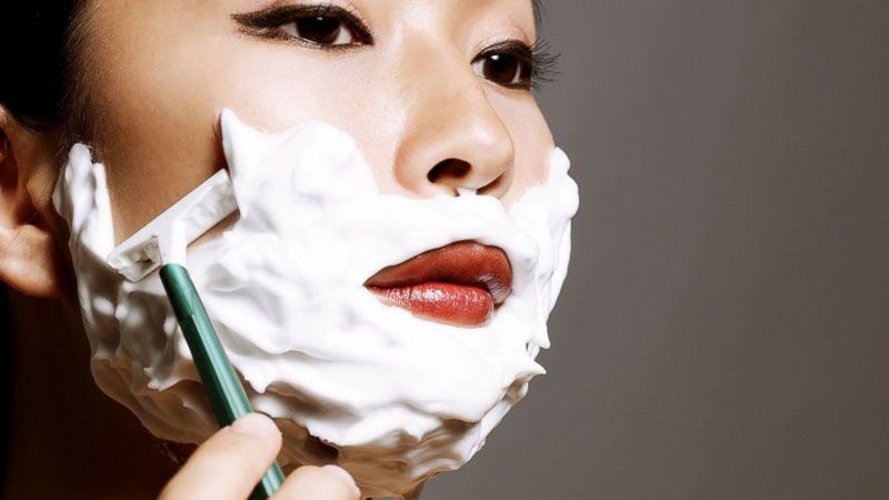 Kadınlar yüzlerini tıraş etmeli midir?
