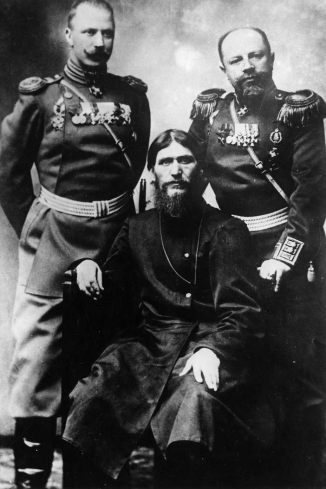 Rasputin'in utangaç Feodorovna üzerinde etkisi olduğu ve kendisini kraliyet ailesine yerleştirdiği genel olarak kabul edilir.