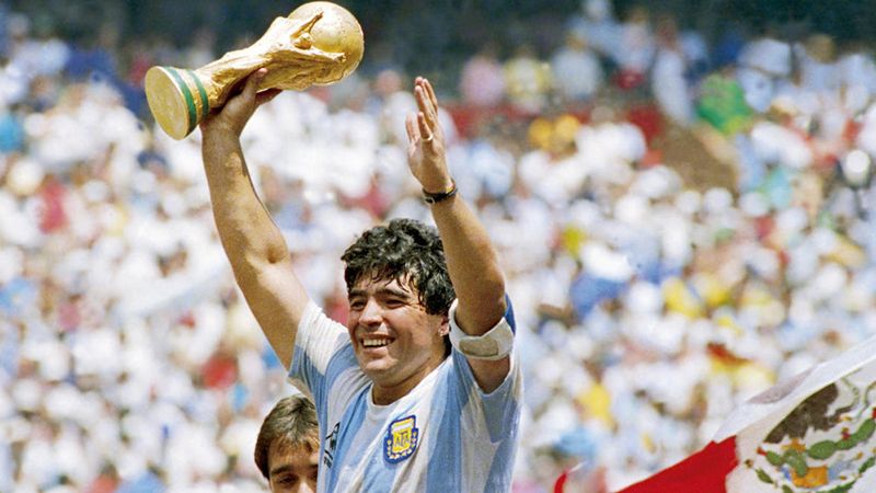 Dünya futbolundan Maradona geçti