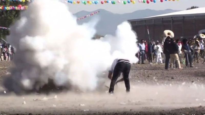 Patlayan çekiç festivali Meksika'da 43 kişinin yaralanmasına sebep oldu