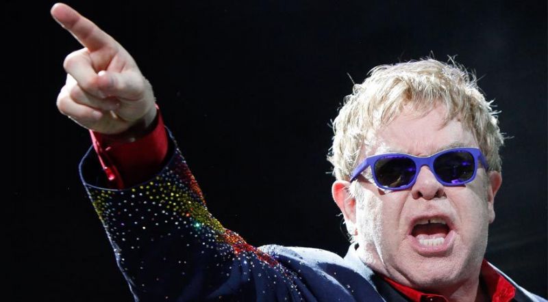 Elton John, Miley Cyrus ile Metallica'nın 'Nothing Else Matters' Şarkısını Coverladı!
